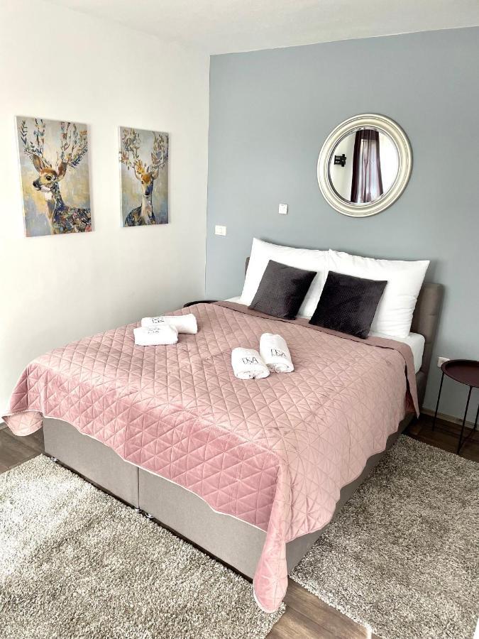 D&a With Private Swimming Pool Apartment