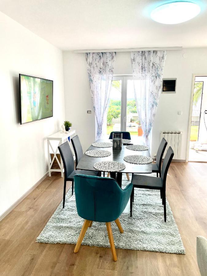 Apartment D&a With Private Swimming Pool Pula